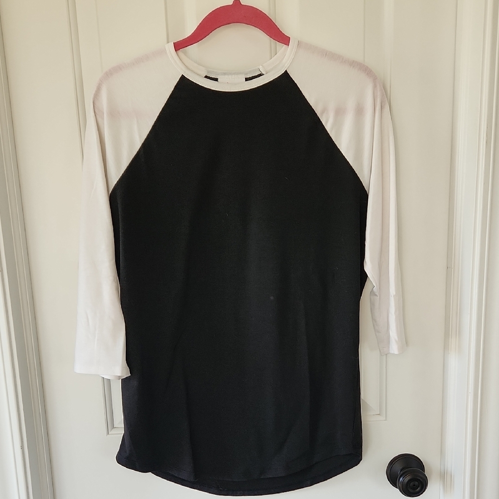 LulaRoe Black and White Raglan Sleeve Top